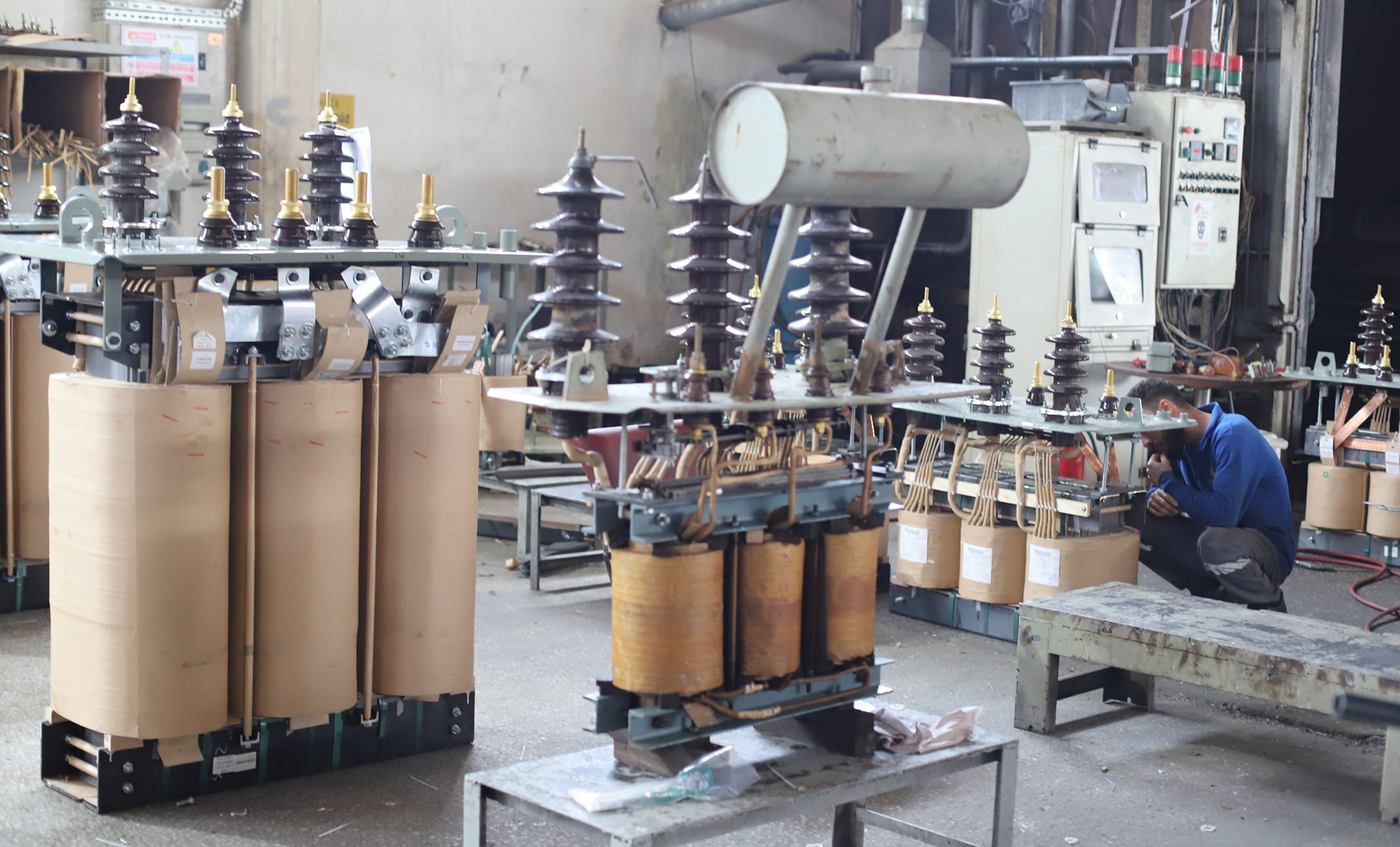 Transformer manufacturing vacuum system
